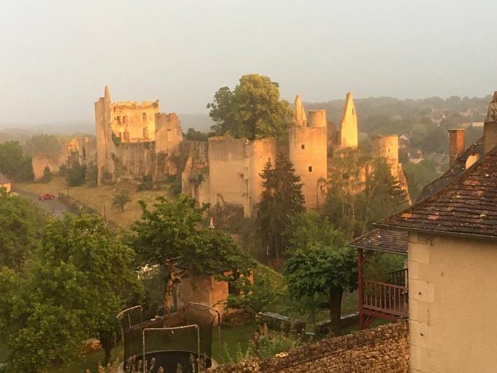 Gîte pour 2 personnes, avec Terrasse ainsi que Jardin et Vue à Angles-sur-l'Anglin