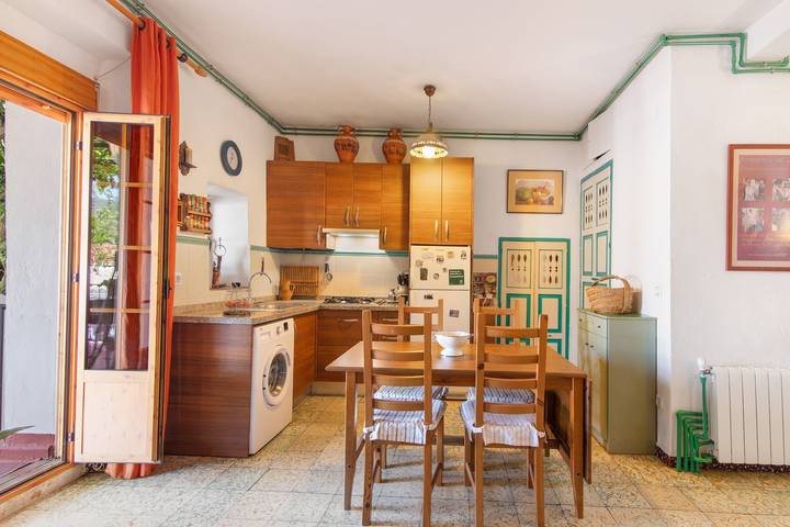 Casa rural 'La Rana Verde De Arriba' con vistas a la montaña, terraza privada y Wi-Fi in Los Romeros, Jabugo