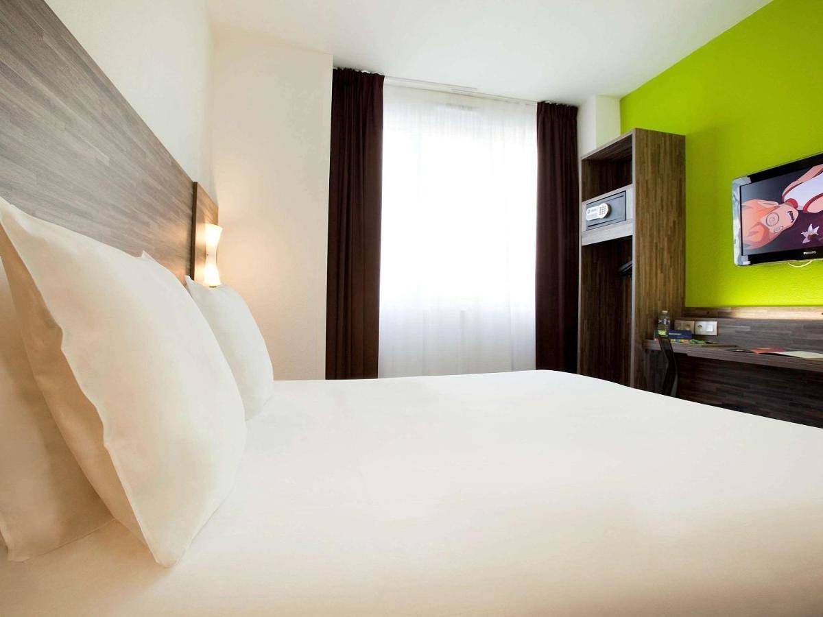 Standard Family Suite with Two Connecting Rooms in Rennes, Région de Rennes