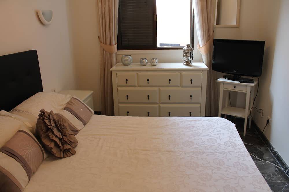Entire apartment, Superb apartment with stunning sea and cliff views, 2 terraces and free wifi. in Playa de los Guíos, Santiago del Teide