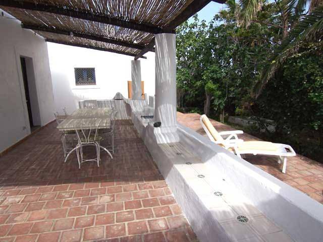 Gîte pour 6 personnes, avec vue et terrasse, animaux acceptés dans Stromboli - 2