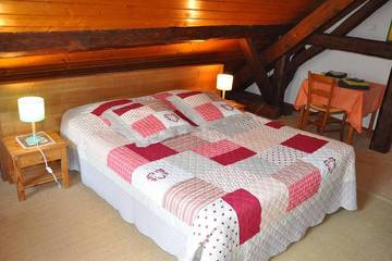 Gîte pour 2 personnes, avec terrasse et jardin à Queige