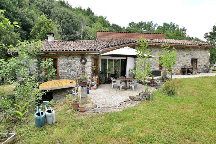 Ferienhaus 'La Mouline' mit Bergblick, Wlan und Klimaanlage in Prat-Bonrepaux, Parc naturel régional des Pyrénées ariégeoises