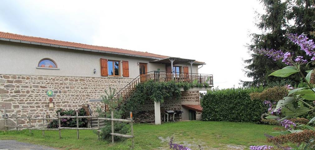Gîte pour 9 personnes, avec jardin, animaux acceptés dans Saint-Clément-les-Places