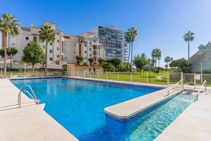 Apartamento de vacaciones para 4 personas, con Balcón además de Jardín y Piscina para niños en Torrequebrada