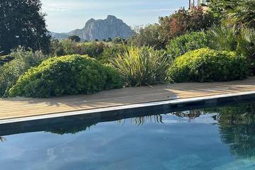 Location de vacances pour 18 personnes, avec terrasse et jardin à Santo-Pietro-di-Tenda