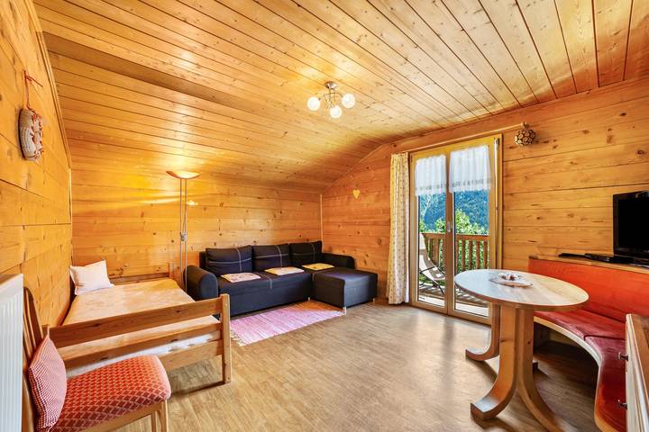 Entire apartment, Holiday Apartment 'Almbergerhof Wohnung Hirzer' with Mountain View and Balcony in Neuhaus (South Tyrol), St. Martin in Passeier