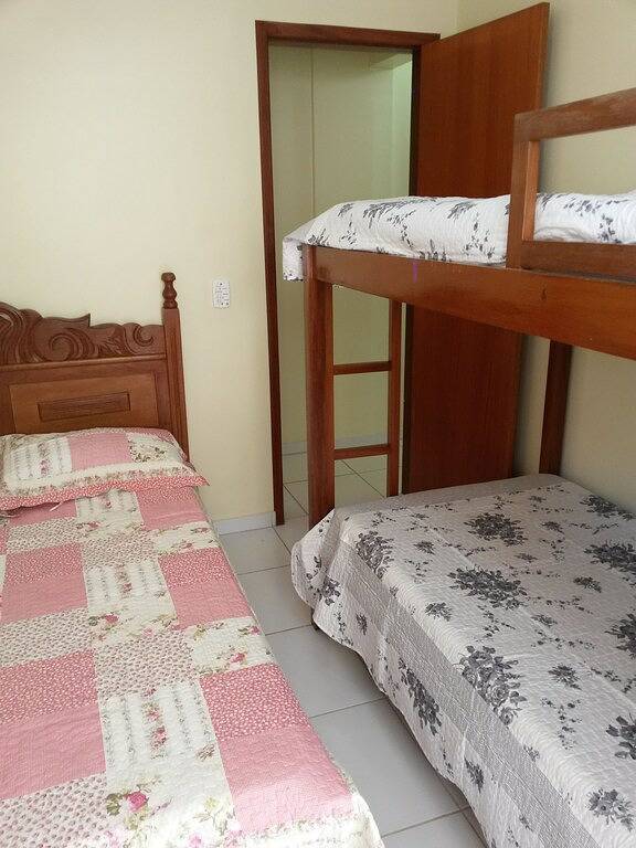 Ganze Wohnung, Apt mit luftgekühlten 2 Schlafzimmer, möbliert, Garajem, 200 m vom Strand entfernt, 8 Personen in Guarapari, Região Metropolitana da Grande Vitória