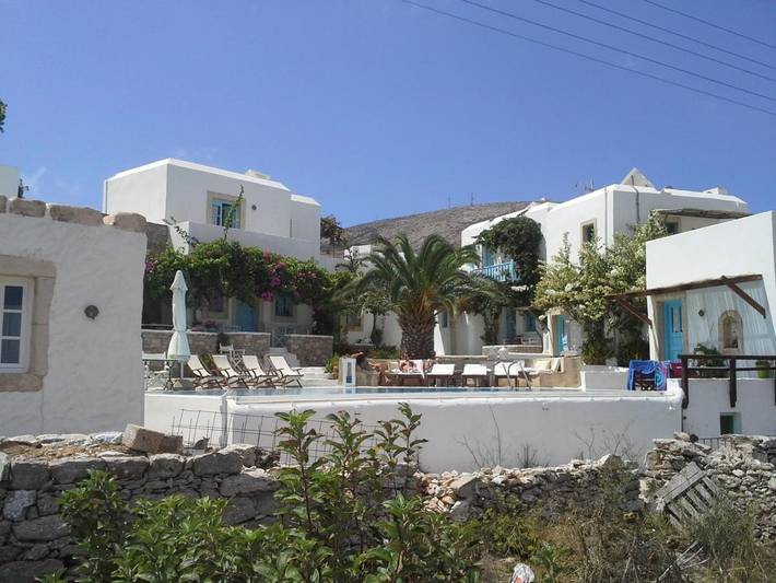 Hôtel pour 4 personnes, avec Balcon et Terrasse ainsi que Jardin et Piscine dans Folégandros - 2