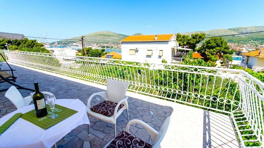 Ferienwohnung für 2 Personen, mit Balkon in Trogir