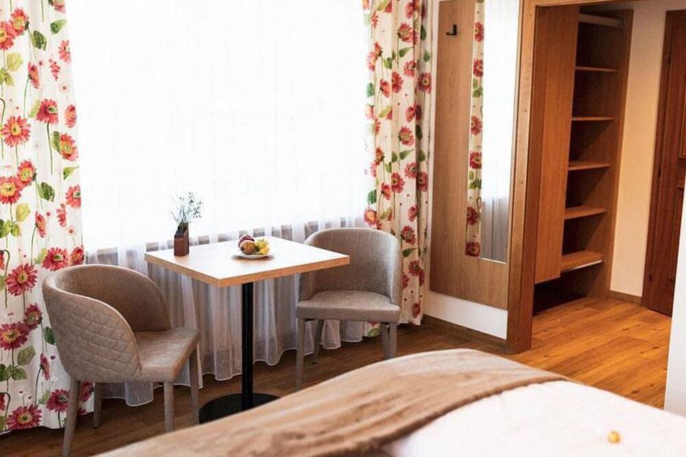 Doppelzimmer mit Balkon - Pension Huber in Salzkammergut-Berge, Fuschl am See