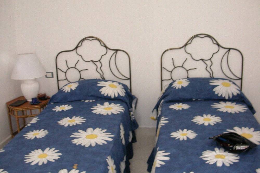 Ganze Wohnung, Cottage with large garden in the center of Panarea in Panarea