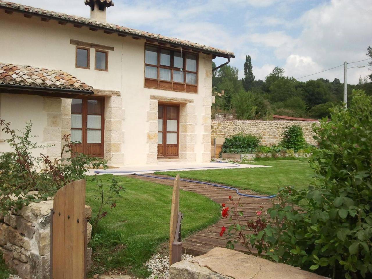 Two-Bedroom House in Merindad de Sotoscueva, Cordillera Cantábrica