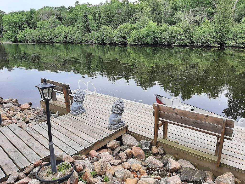 Cabin Rentals And Lodges for 9 Guests in Kawartha Lakes