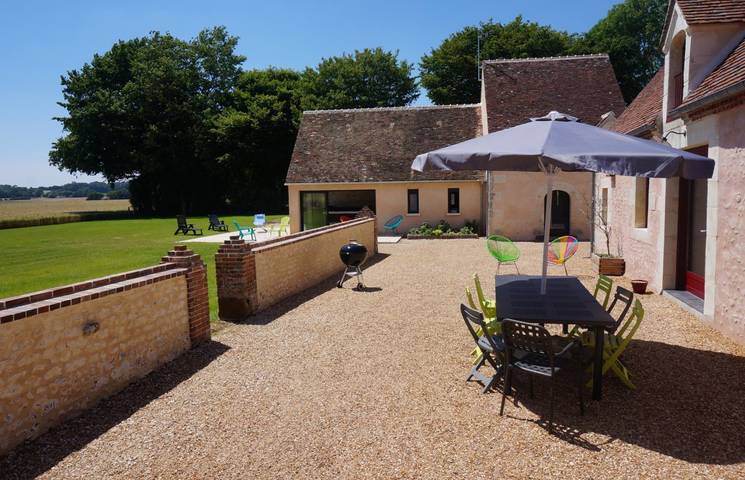 Gîte pour 8 personnes, avec jardin et terrasse, animaux acceptés à Vichères