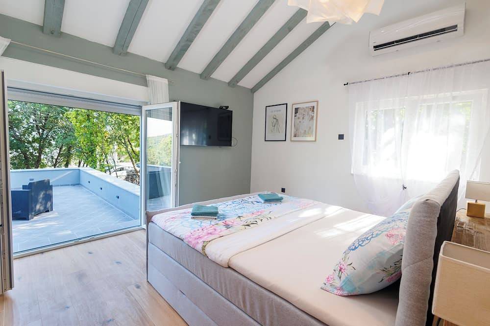 Luxury Villa Andrea in the forest near the sea in Zagvozd, Makarska Riviera