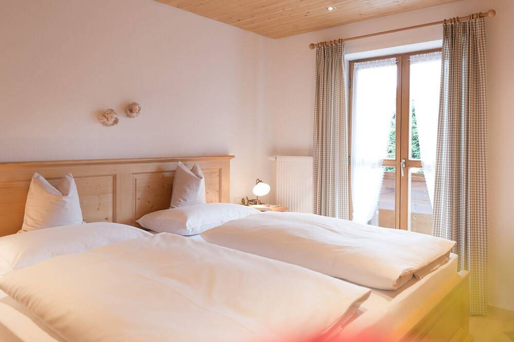 Ganze Wohnung, Ferienwohnung 5 - Seerose am See - Traumurlaub direkt am Tegernsee in Bad Wiessee, Bayerische Alpen
