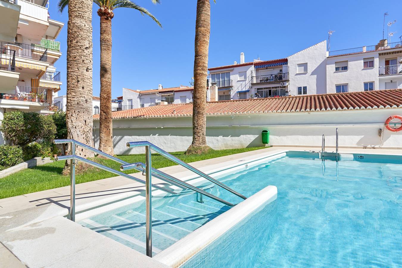 Entire apartment, Apartment '1 Bed with Sea View' with Wi-Fi and Air Conditioning in Playa de Burriana, Nerja