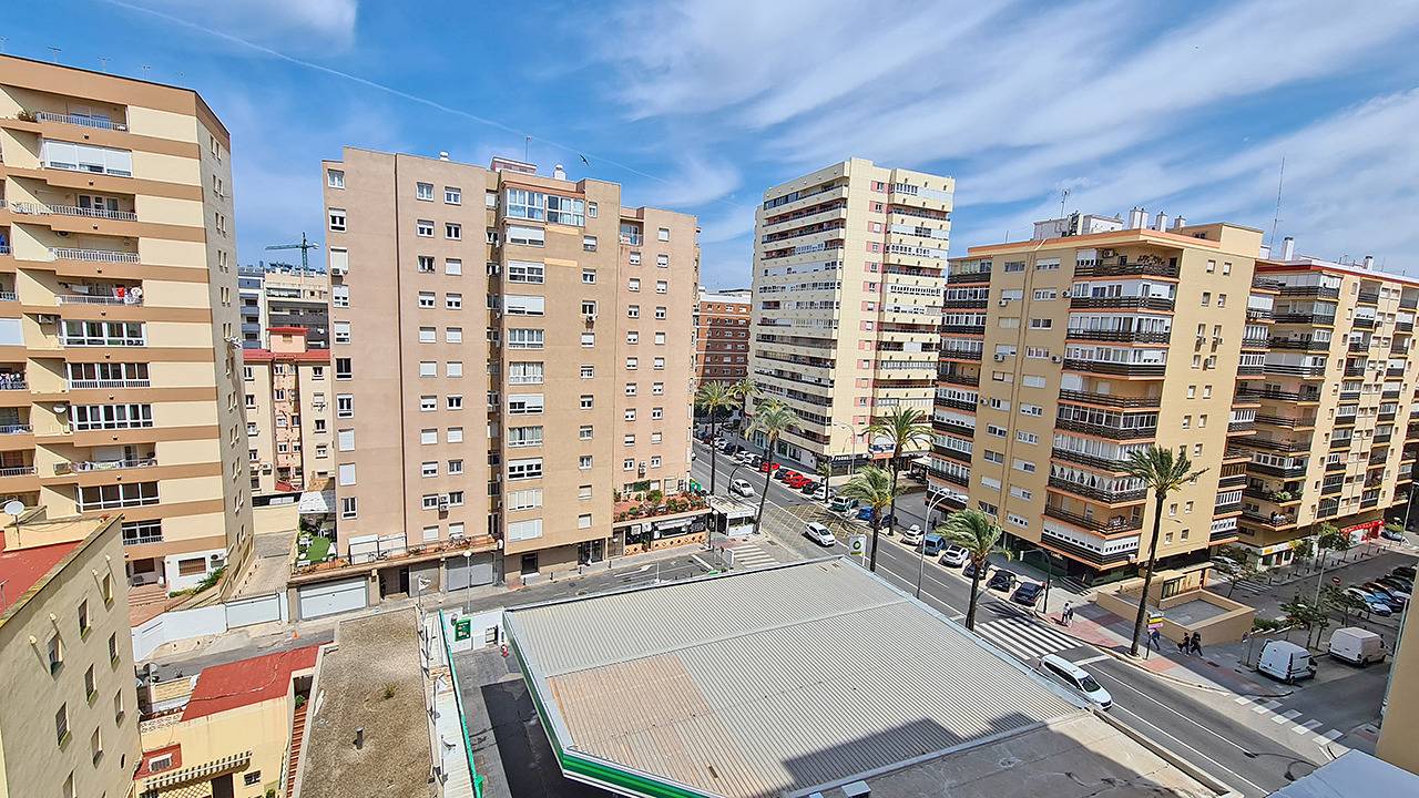 Entire apartment, Avenida Paseo 3 Rooms 2 baños in Playa La Victoria, Cádiz