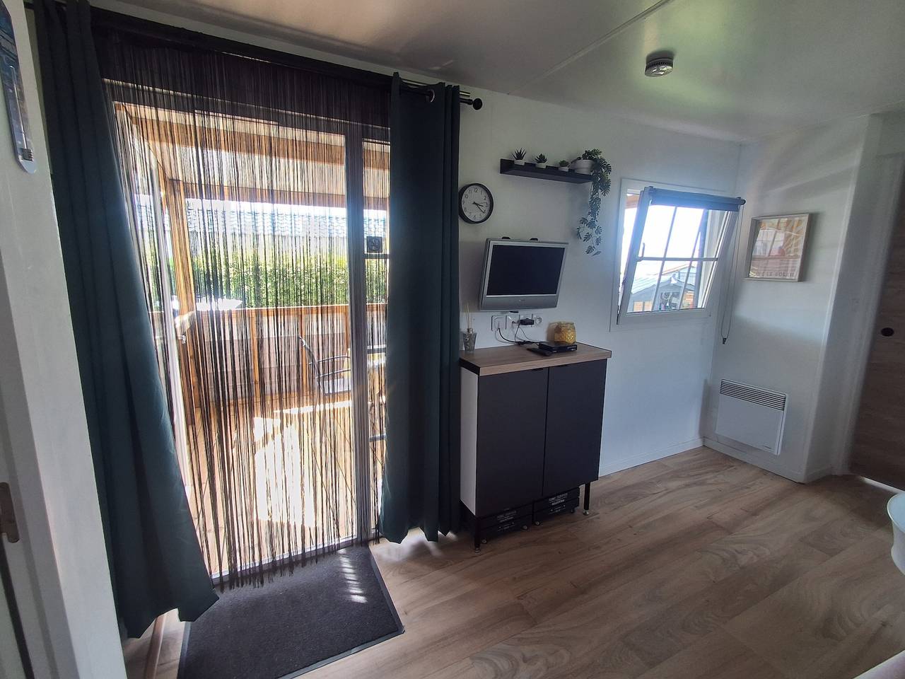 Mobil-home « Côte de Granit Rose » avec piscine partagée, terrasse et jardin privés, "Ty Men Roz" in Trégastel, Côte de Granit Rose
