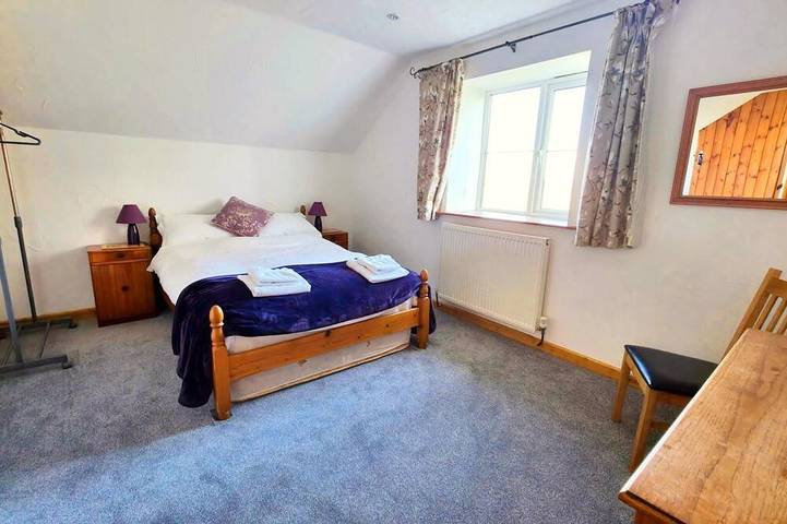 Geißblatt - bietet Platz für 8 Gäste in 4 Schlafzimmern in Devon
