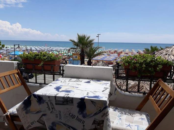 Ferienwohnung für 7 Personen, mit Balkon und Terrasse sowie Ausblick in Caorle
