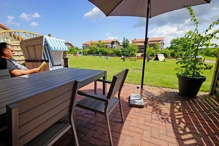 Ferienwohnung für 3 Personen, mit Terrasse und Garten sowie Sauna und Seeblick in Grevesmühlen