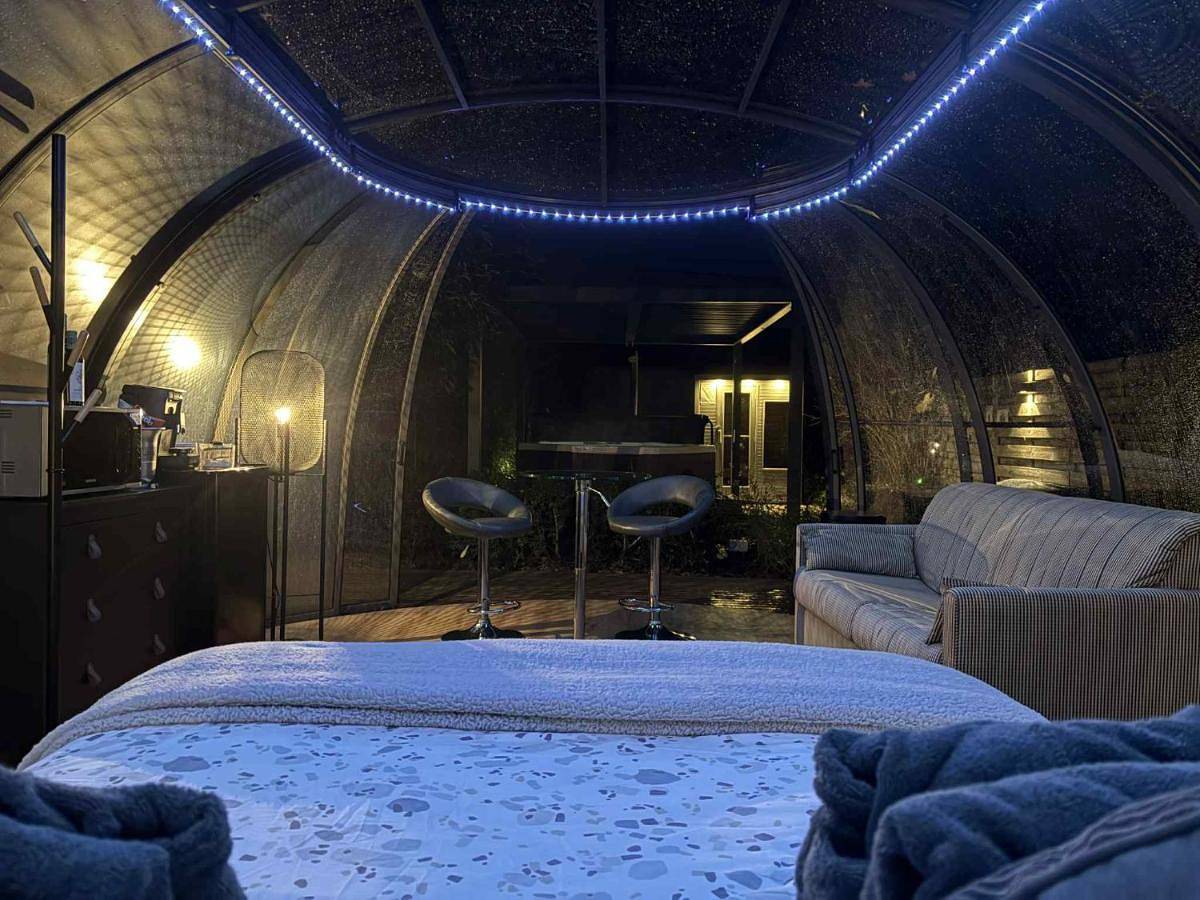 Dôme du puits avec jacuzzi et sauna privatif in Tournai, Hainaut