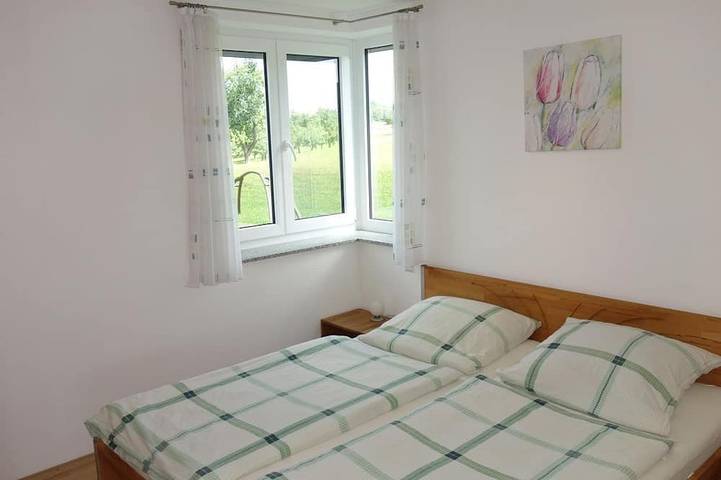Ferienwohnung für 4 Personen, mit Terrasse und Garten in Schlier - 2