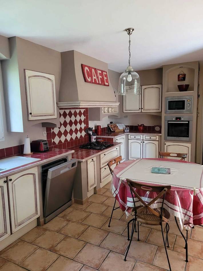 Location de vacances pour 8 personnes, avec jardin et piscine à Arles - 4