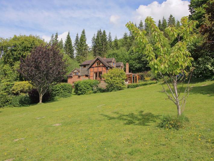 Log cabin for 4 people, with Garden and Pool in Shropshire