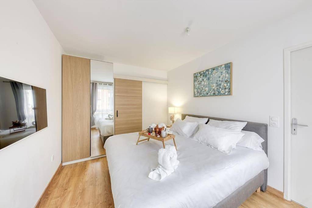 Appartement entier, L'élégant T2 proche de Versailles et de Paris in Guyancourt, Yvelines