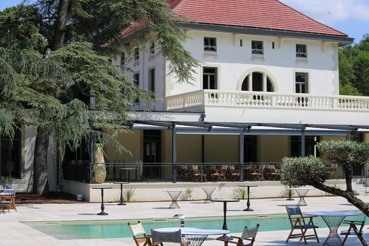Hôtel pour 2 personnes, avec piscine ainsi que vue et jardin dans Ruy Montceau - 2