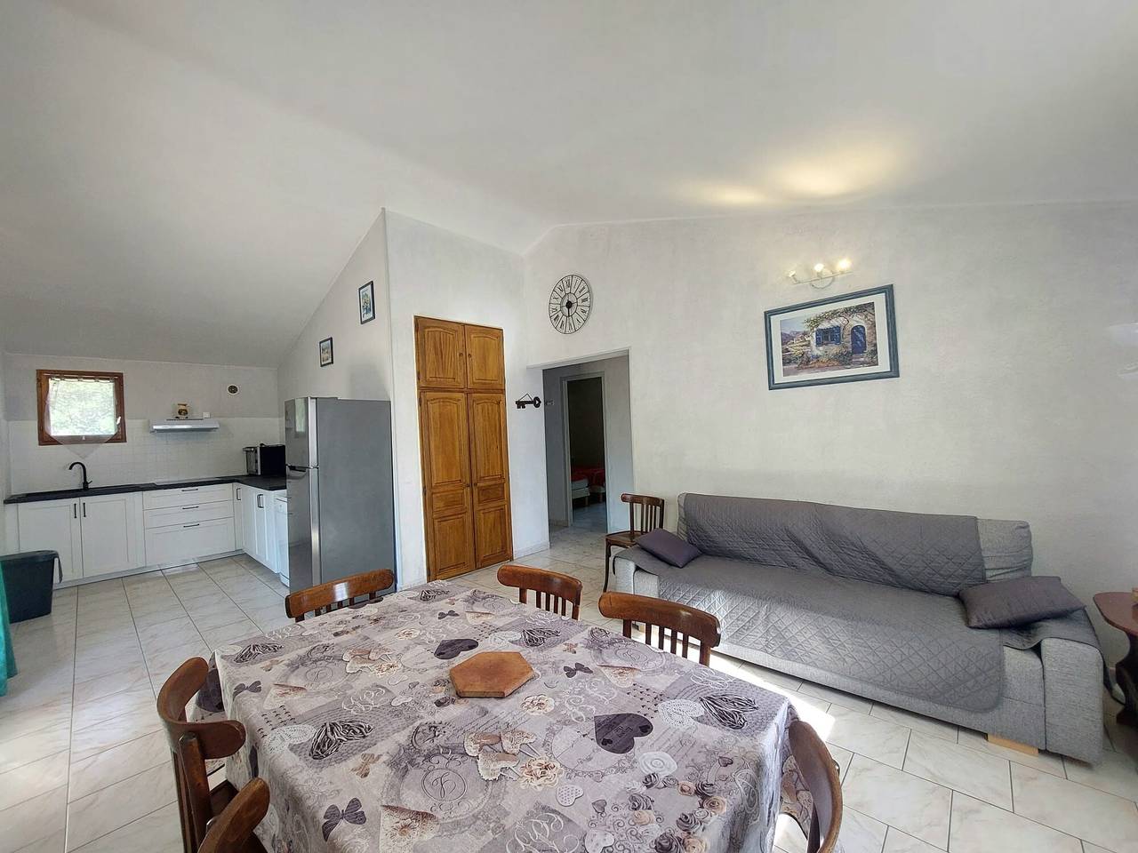 Casa vacacional «Le Peuplier- La Fontinelle» con vistas a la montaña, piscina y aire acondicionado in Bessas, Ardèche