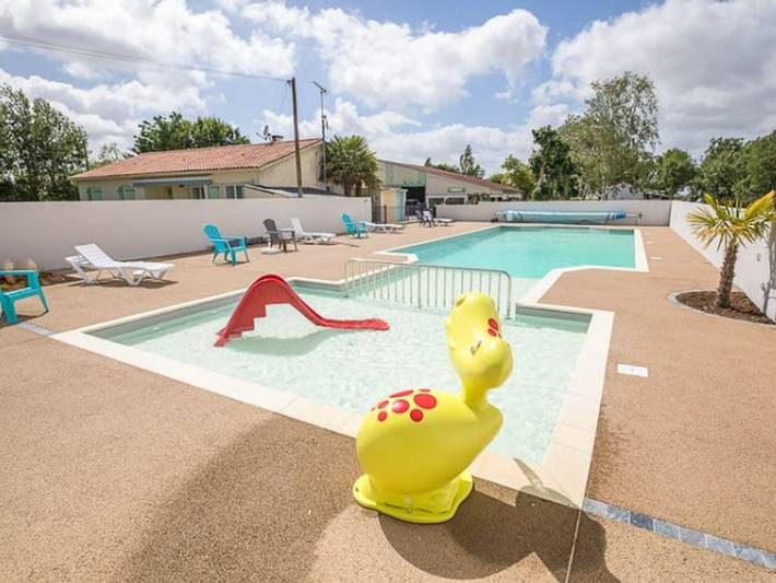Camping pour 2 personnes, avec terrasse et piscine dans Fontenay-le-Comte - 3