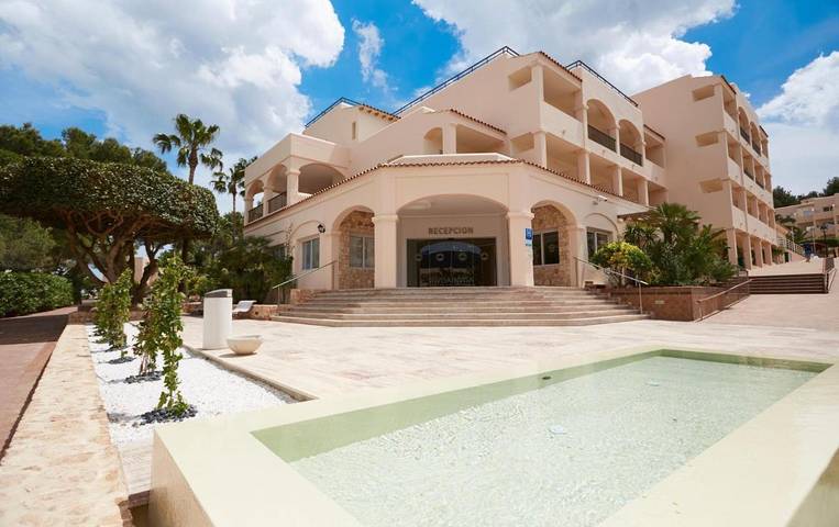 Hotel für 2 Personen, mit Balkon und Terrasse sowie Garten und Kinderpool in Platja es Figueral