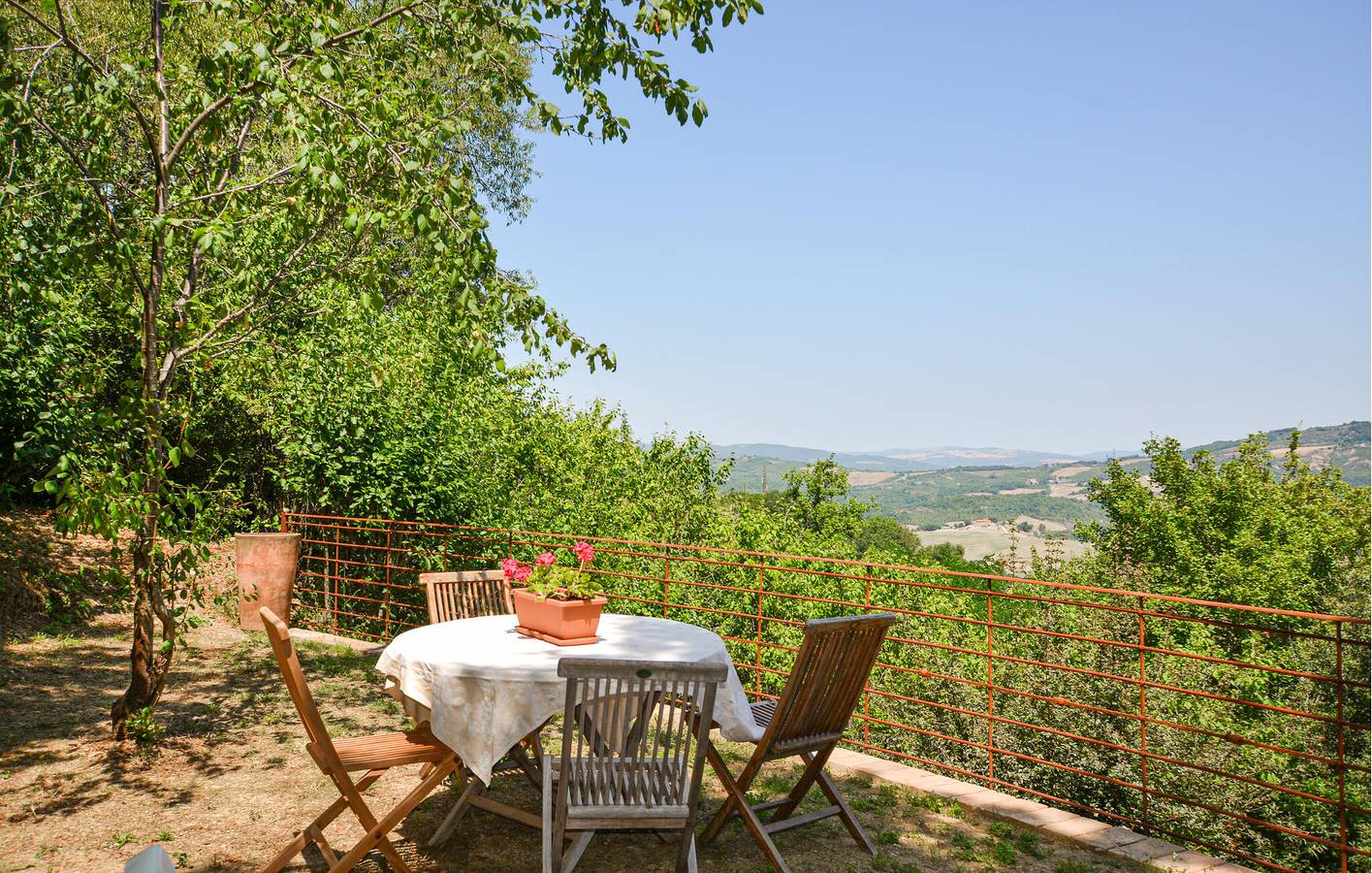 Ganze Ferienwohnung, Ruhiger Rückzugsort mit Pool, Parkplatz und Garten bei Radicondoli in Radicondoli, Siena Provinz