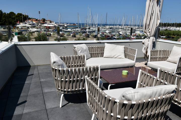 Appartamento per 6 persone, con piscina e balcone/terrazza, con animali domestici a Novigrad