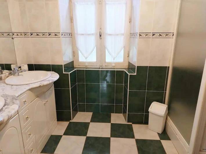 Location de vacances pour 10 personnes, avec jardin ainsi que terrasse et piscine à Marcillac-Saint-Quentin - 4