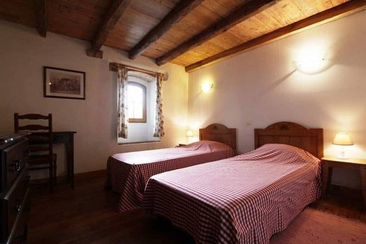 Location de vacances pour 8 personnes, avec jardin ainsi que jacuzzi et balcon à Saint-Étienne-de-Baïgorry - 2