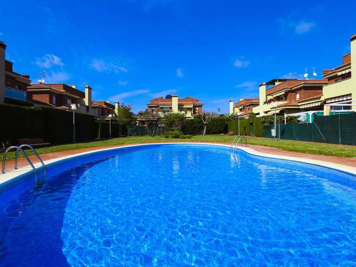 Chalet para 9 personas, con piscina y jardín en Vilafortuny