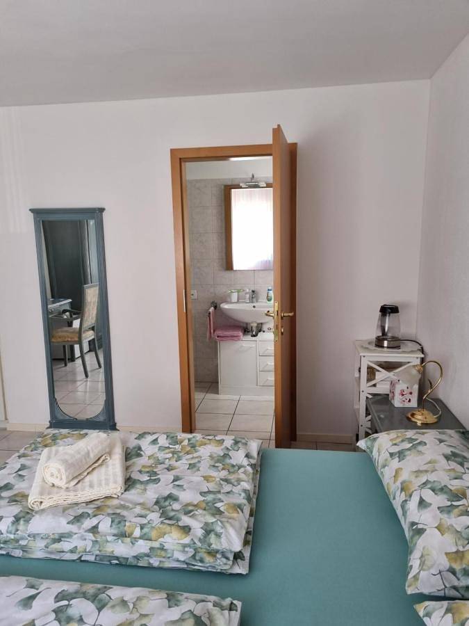 A u r o r a Central Room climatizzata vicino Ffs in Cadenazzo, Ticino