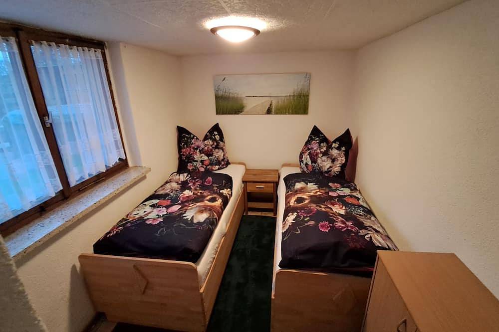 Gemütliches Ferienhaus mit Sauna, direkt am Wald. Vierbeiner Willkommen! in Crossen an der Elster, Saaleland