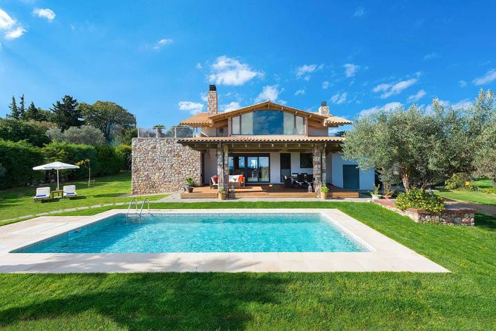Villa pour 8 personnes, avec Terrasse ainsi que Jardin et Piscine