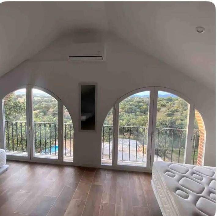 Casa rural para 20 personas, con Balcón y Terraza además de Jardín y Piscina en Alcabón - 4