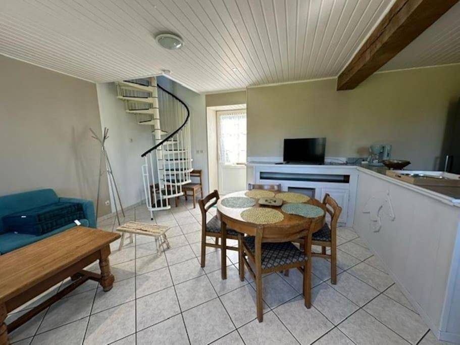 Two-Bedroom House in Blacqueville, Région de Rouen