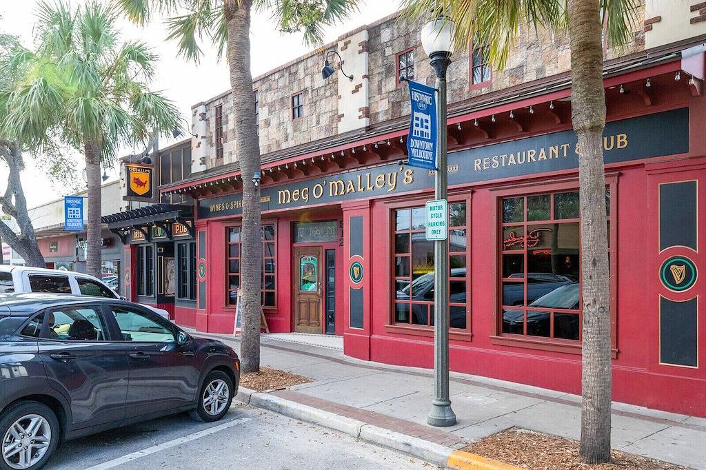 \"La Belle Maison\" ♥ of Downtown/Yard/Parking+ Garage/Self Check-in in Melbourne (FL), Space Coast