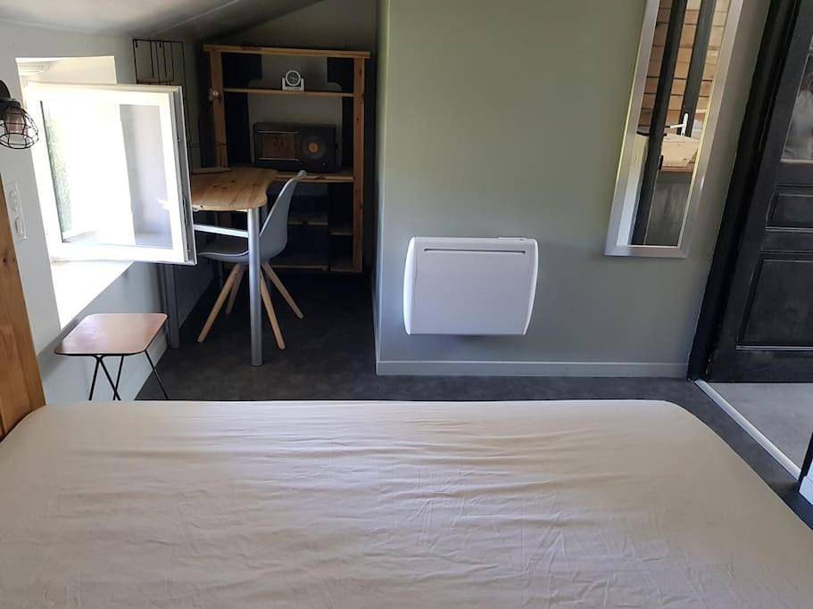 Appartement entier, One-Bedroom Apartment in Ambazac, Région de Limoges