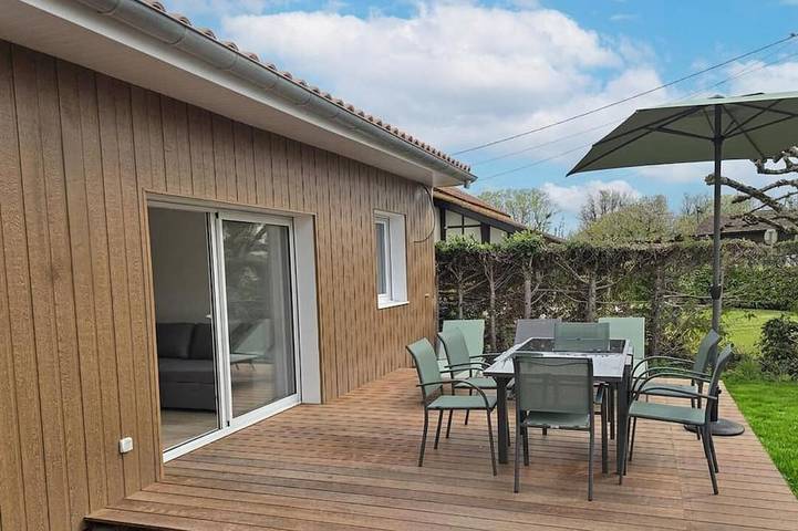 Gîte pour 6 personnes, avec terrasse et jacuzzi