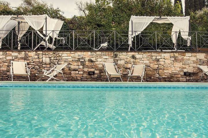 Villa for 6 people, with pool and hot tub as well as garden - 1